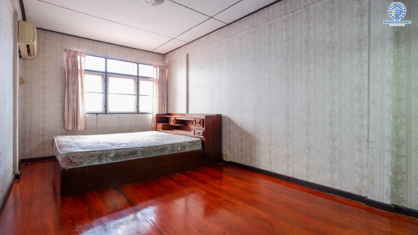 ทาวน์เฮ้าส์มือสองย่านนนทบุรี ซอย วงศ์สว่าง15 บางซื่อ บ้านสวยพร้อมเข้าอยู่ เนื้อที่ 21 ตร.ว. ฟังก์ชัน 2 ห้องนอน 2 ห้องน้ำ (แถมเครื่องปรับอากาศ 2 เครื่อง)  บนทำเลติดถนนวงศ์สว่าง เชื่อมต่อถนน รัตนาธิเบศร์ ใกล้รถไฟฟ้า "สถานีวงศ์สว่าง"